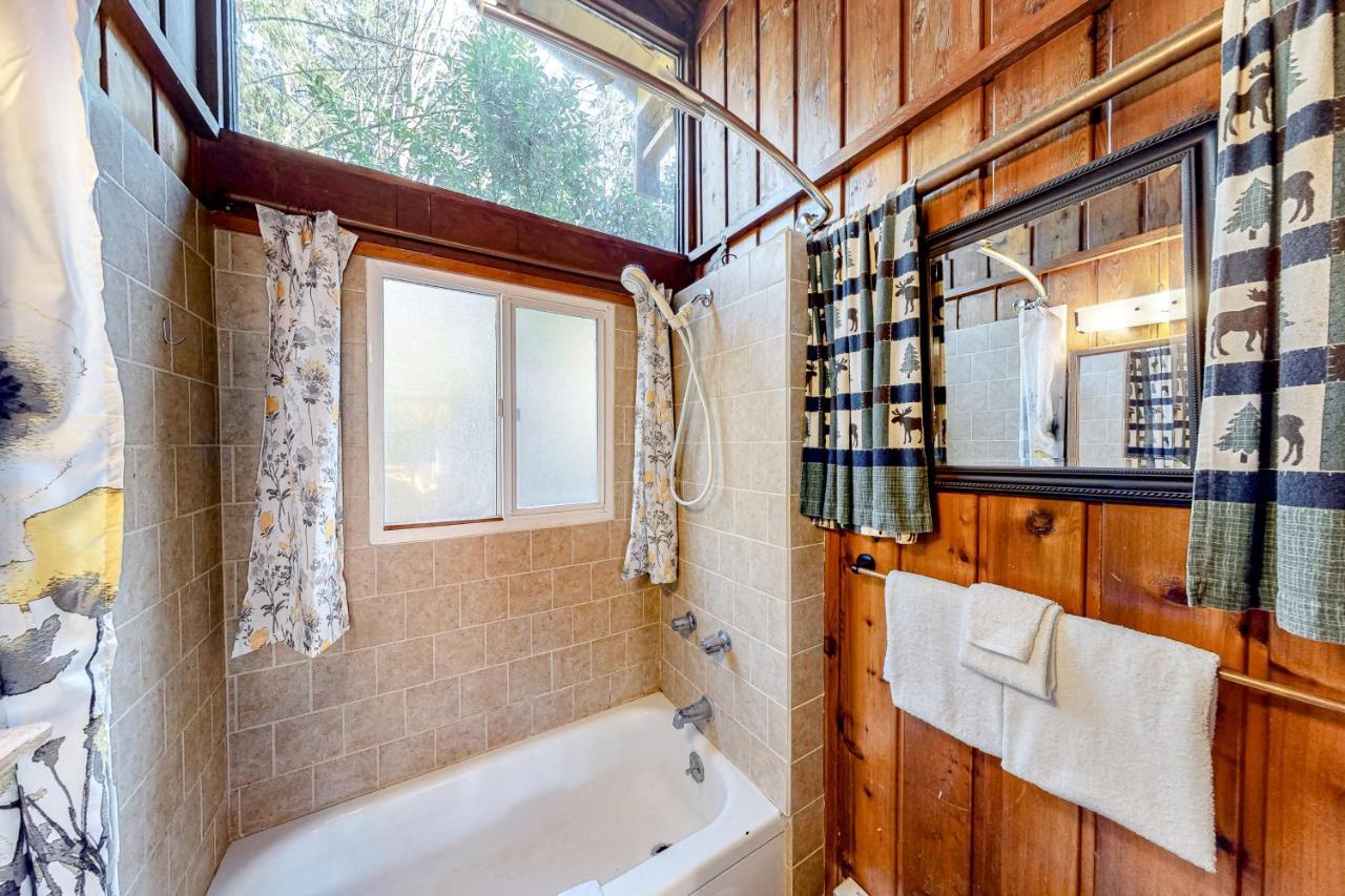 Cozy Cedar Cabin Sedro Woolley Exterior photo
